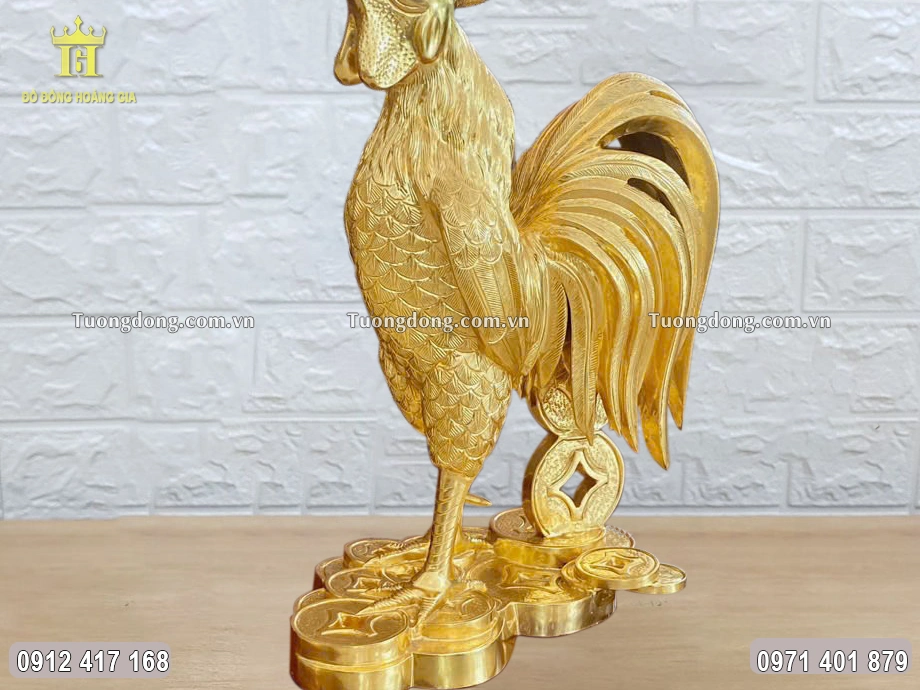 Từng họa tiết hoa văn được chạm khắc tỉ mỉ